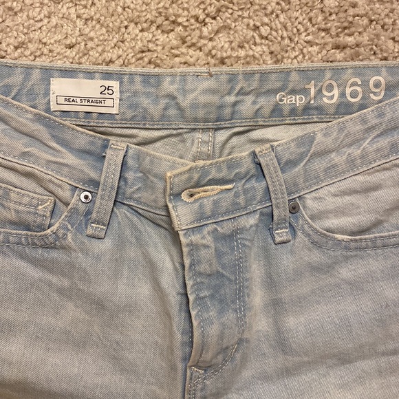 Size 25 GAP real straight distressed jeans - Picture 2 of 4